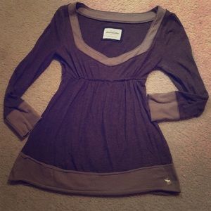 Abercrombie v-neck 💙